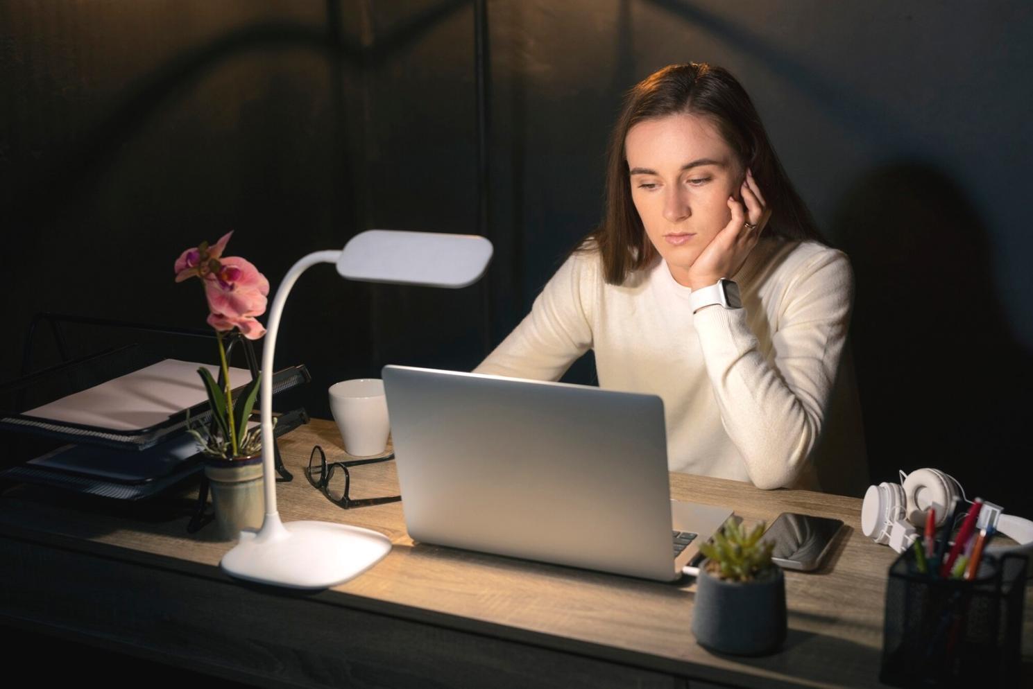 Professional financial consultation meeting with expense tracking materials